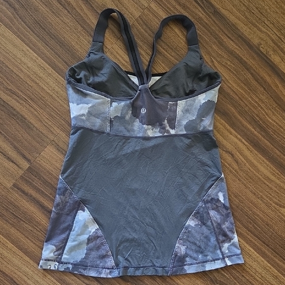 Lululemon Cross My Heart Tank Size 8 Built In Bra - Picture 2 of 5
